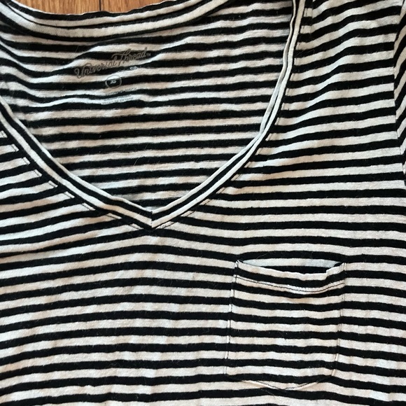 Universal Thread Stripped T-Shirt Size XS - Picture 2 of 4